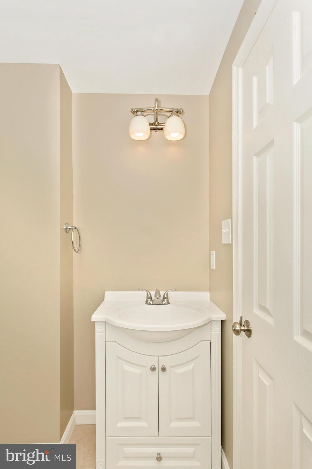 24200 Peach Tree Road Clarksburg, MD 20871 - Photo 28 of 30 Bath
