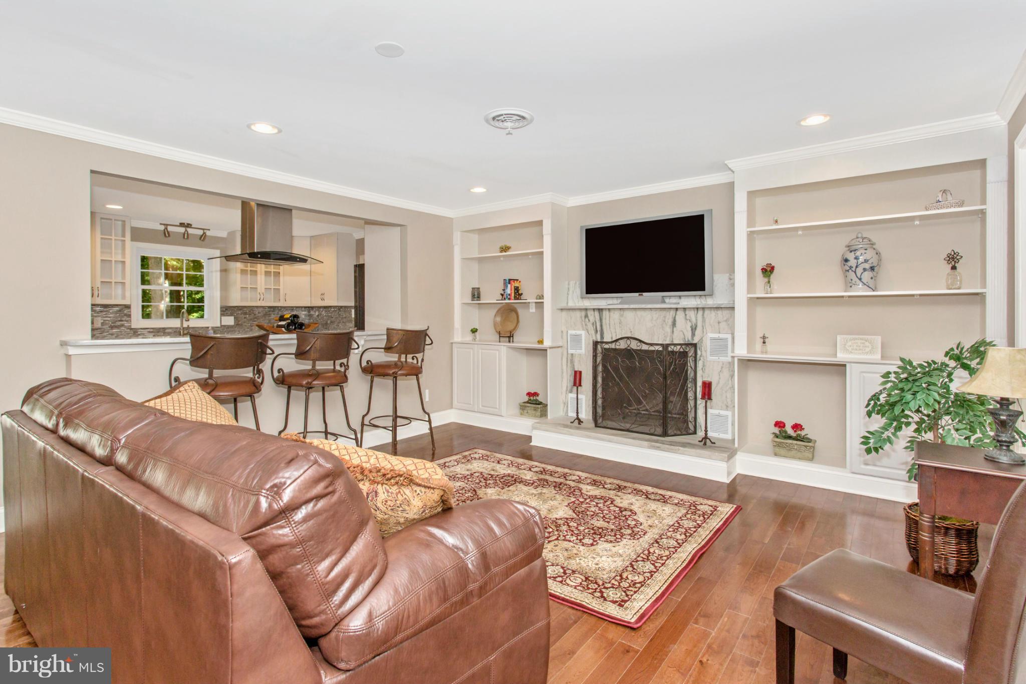 24200 Peach Tree Road Clarksburg, MD 20871 - Photo 4 of 30 Living Room