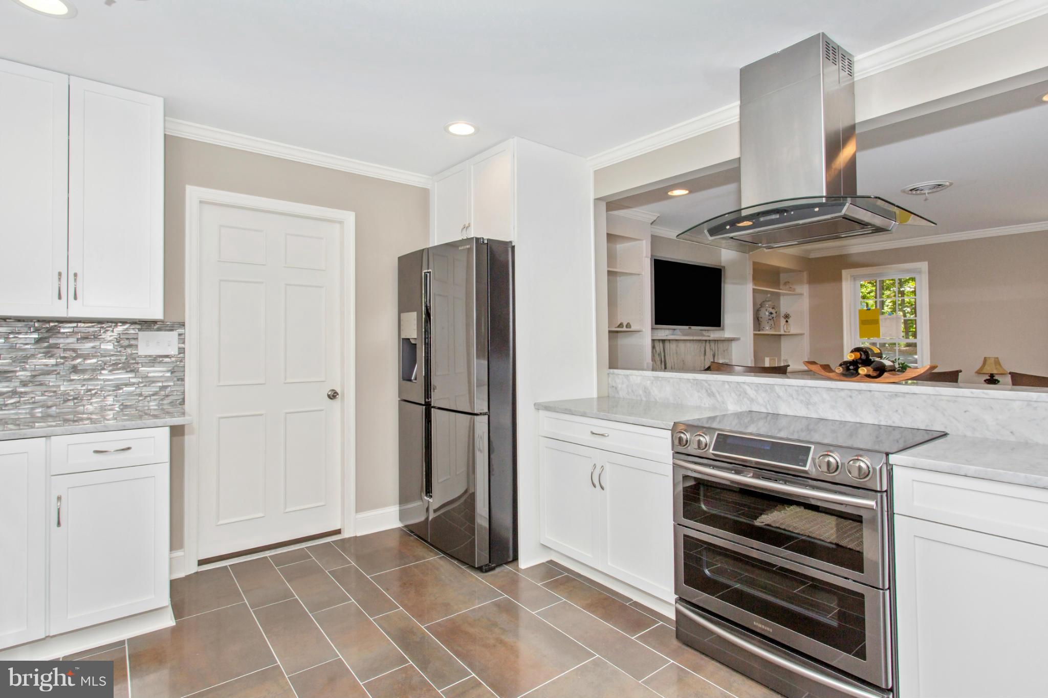 24200 Peach Tree Road Clarksburg, MD 20871 - Photo 5 of 30 Kitchen