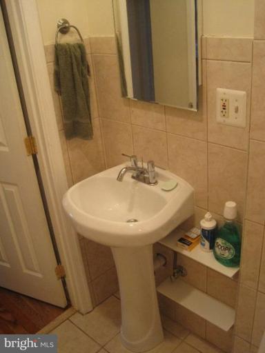 2002 E Street Northeast Washington, DC 20002 - Photo 6 of 6 Bath #1