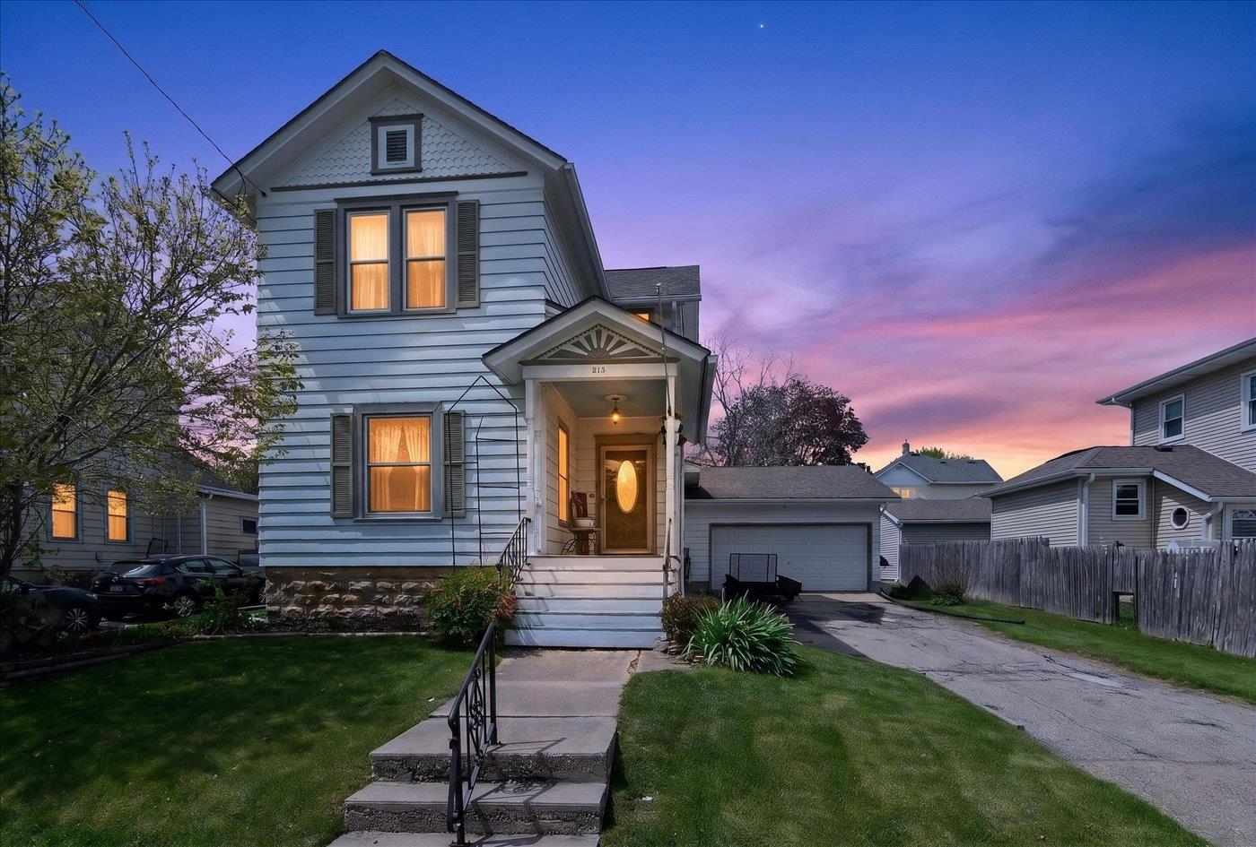 218 South Water Street Columbus, WI 53925 - Photo 1 of 36