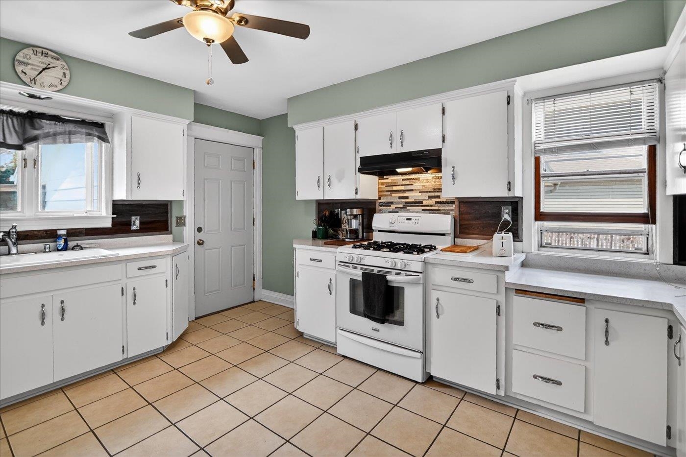 218 South Water Street Columbus, WI 53925 - Photo 13 of 36