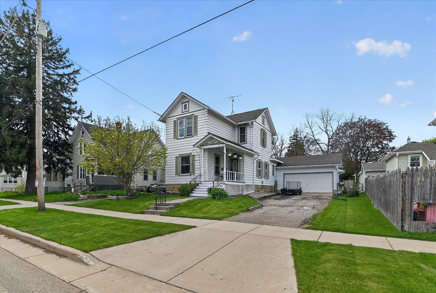 218 South Water Street Columbus, WI 53925 - Photo 2 of 36