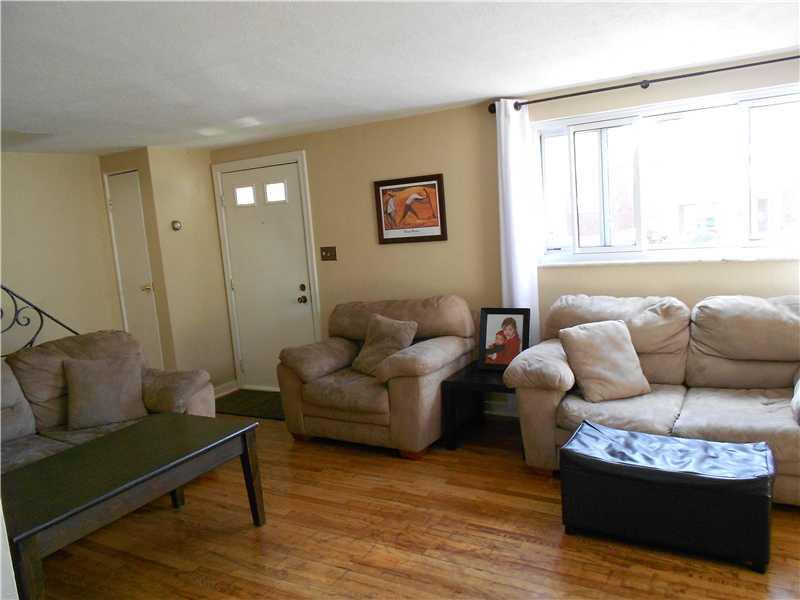 4279 Glen Lytle Road Greenfield, PA 15217 - Photo 3 of 12 Living Room.