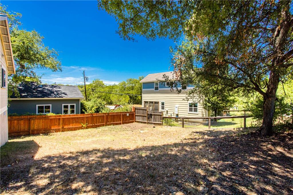 1326 Delano Street Austin, TX 78721 - Photo 19 of 23 View of fenced backyard