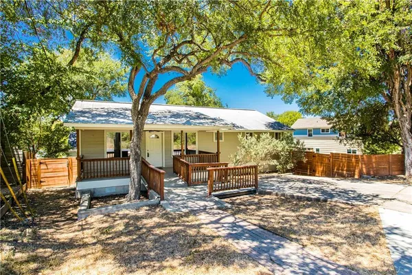 $2,400 | 1326 Delano Street, Austin, TX 78721