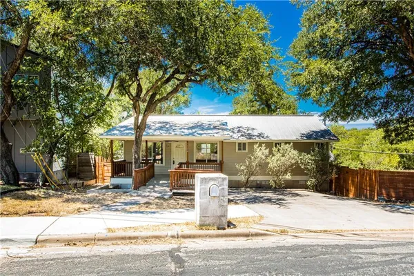 $2,400 | 1326 Delano Street, Austin, TX 78721