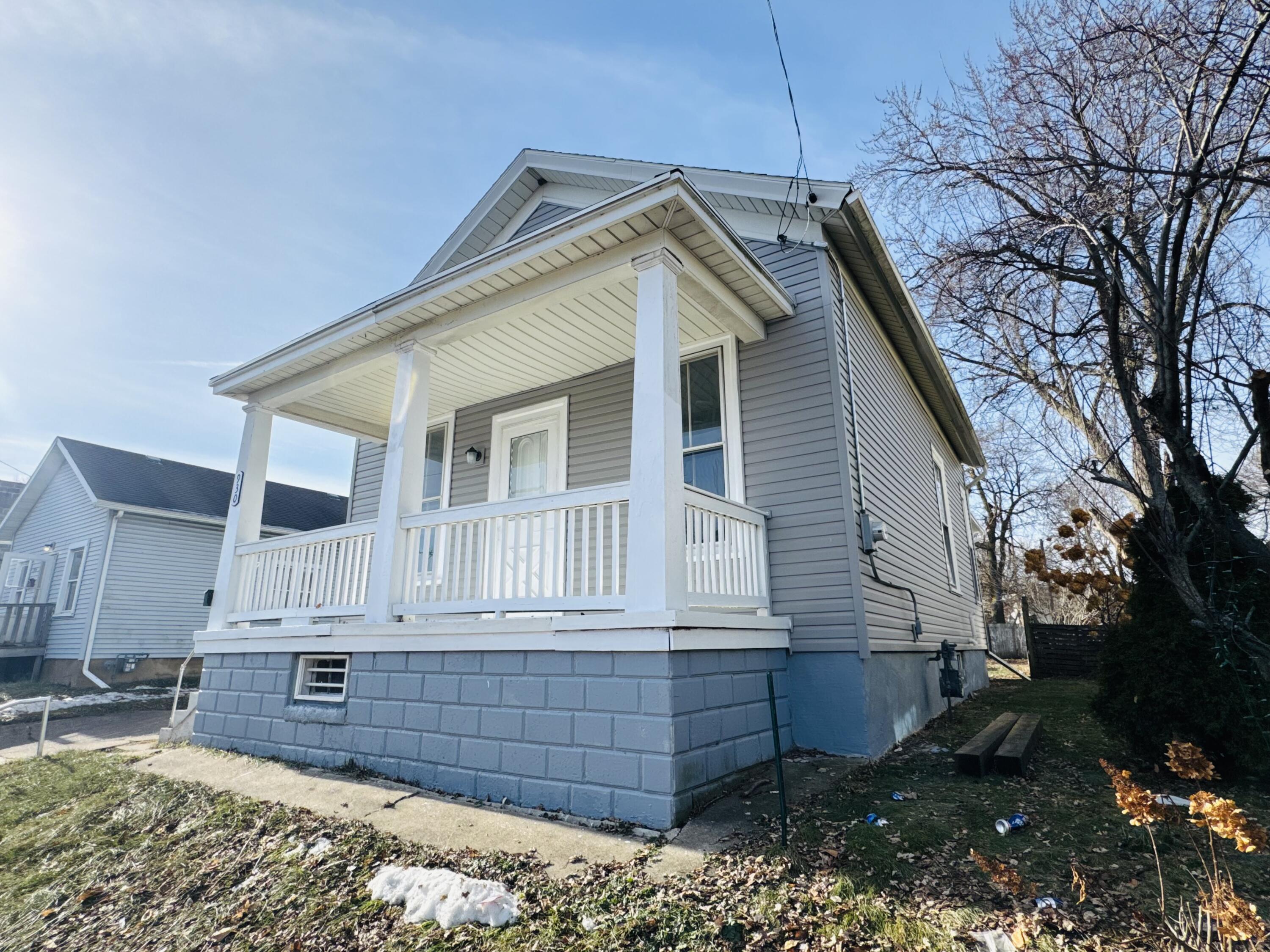 930 Marquette Street Racine, WI 53404 - Photo 2 of 15 IMG_2857