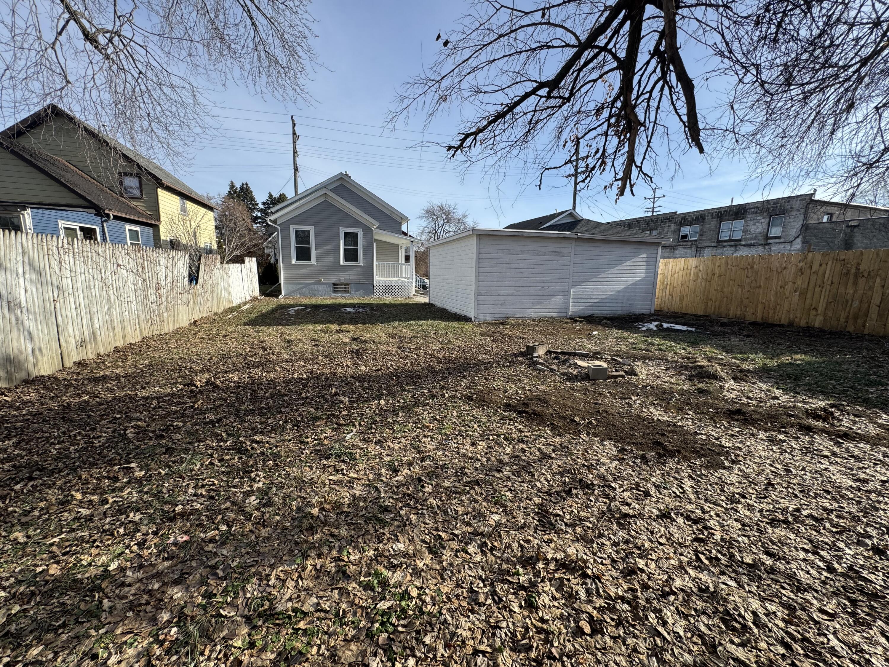 930 Marquette Street Racine, WI 53404 - Photo 6 of 15 IMG_2850