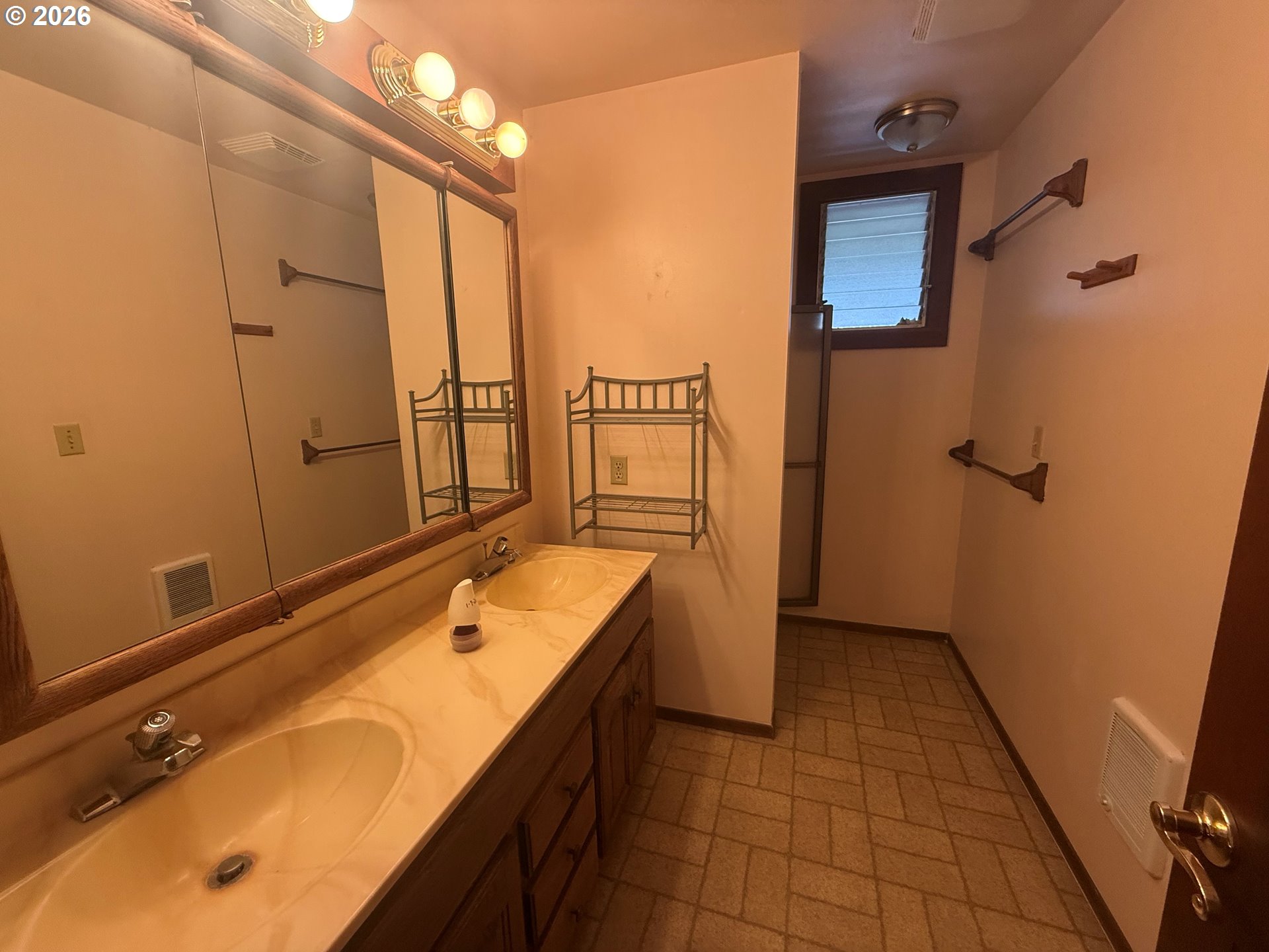 573 South 12th Street Coos Bay, OR 97420 - Photo 9 of 14