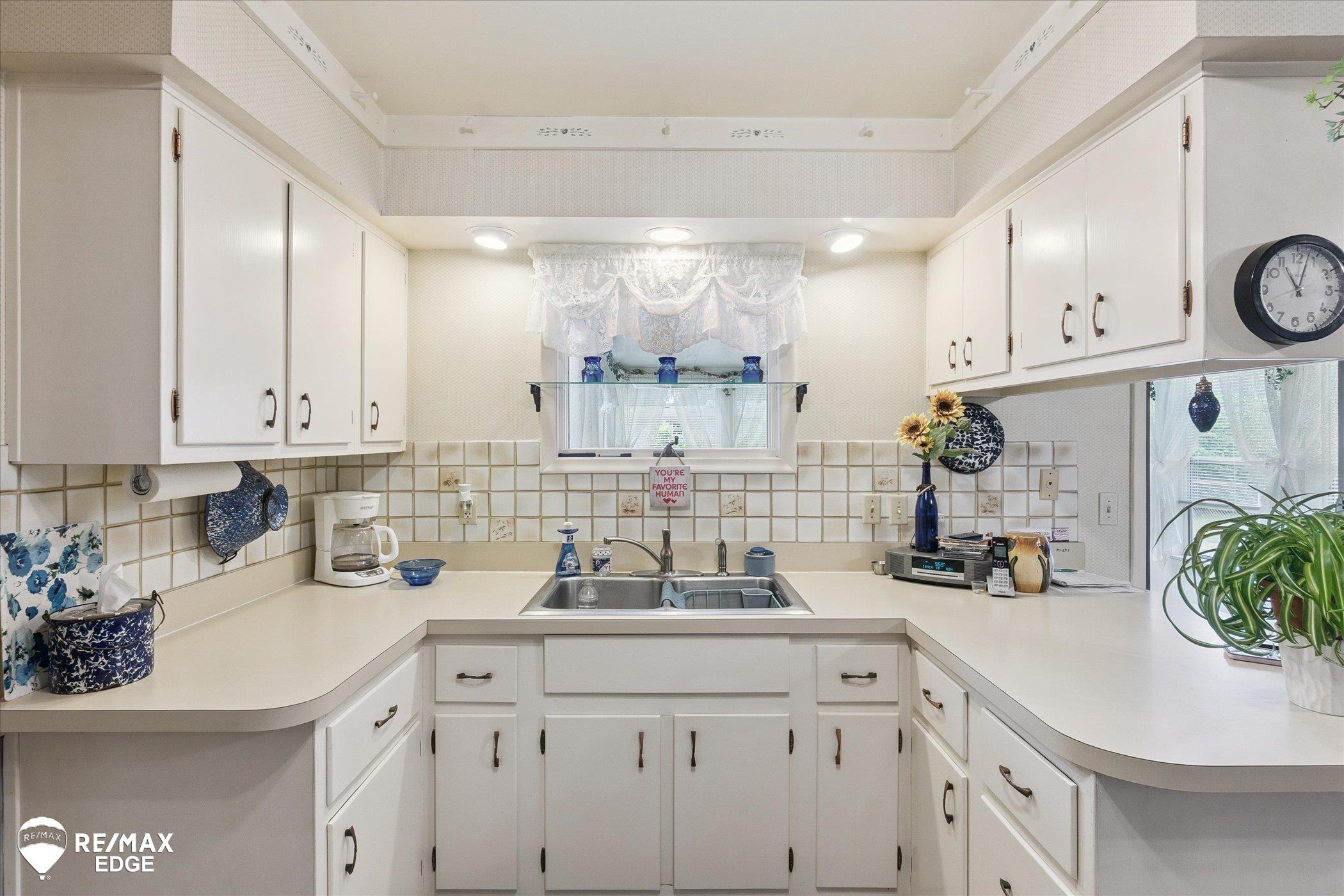 1425 West Judd Road Flint, MI 48507 - Photo 16 of 38 50185017-54871e75-4a24-4a6a-a6d4-226c84e82dbf.JPG