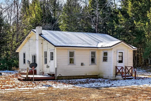 $154,900 | 220 Dutch Gap Road, Chesterville, ME 04938