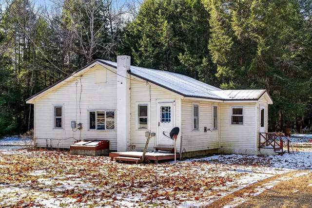 $154,900 | 220 Dutch Gap Road, Chesterville, ME 04938