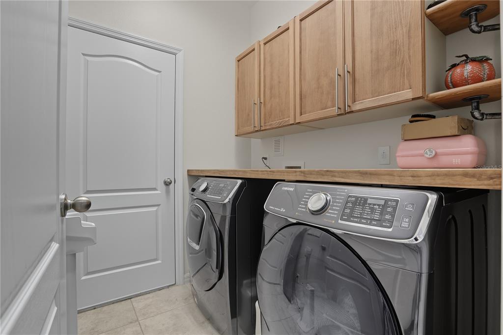 12154 Beach Fern Road Orlando, FL 32824 - Photo 33 of 34 a utility room with dryer and washer