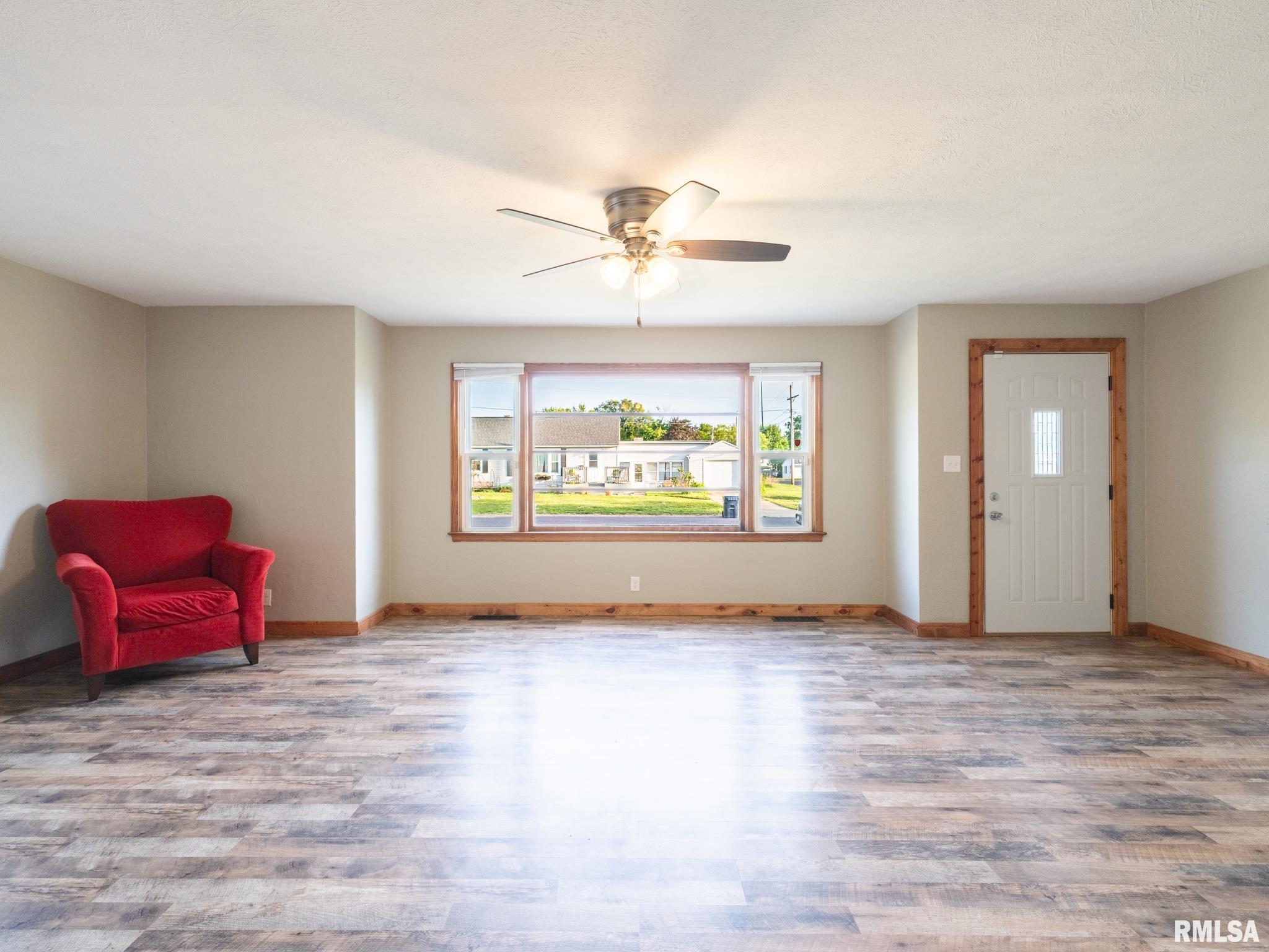 1501 Tennell Road Pekin, IL 61554 - Photo 4 of 25