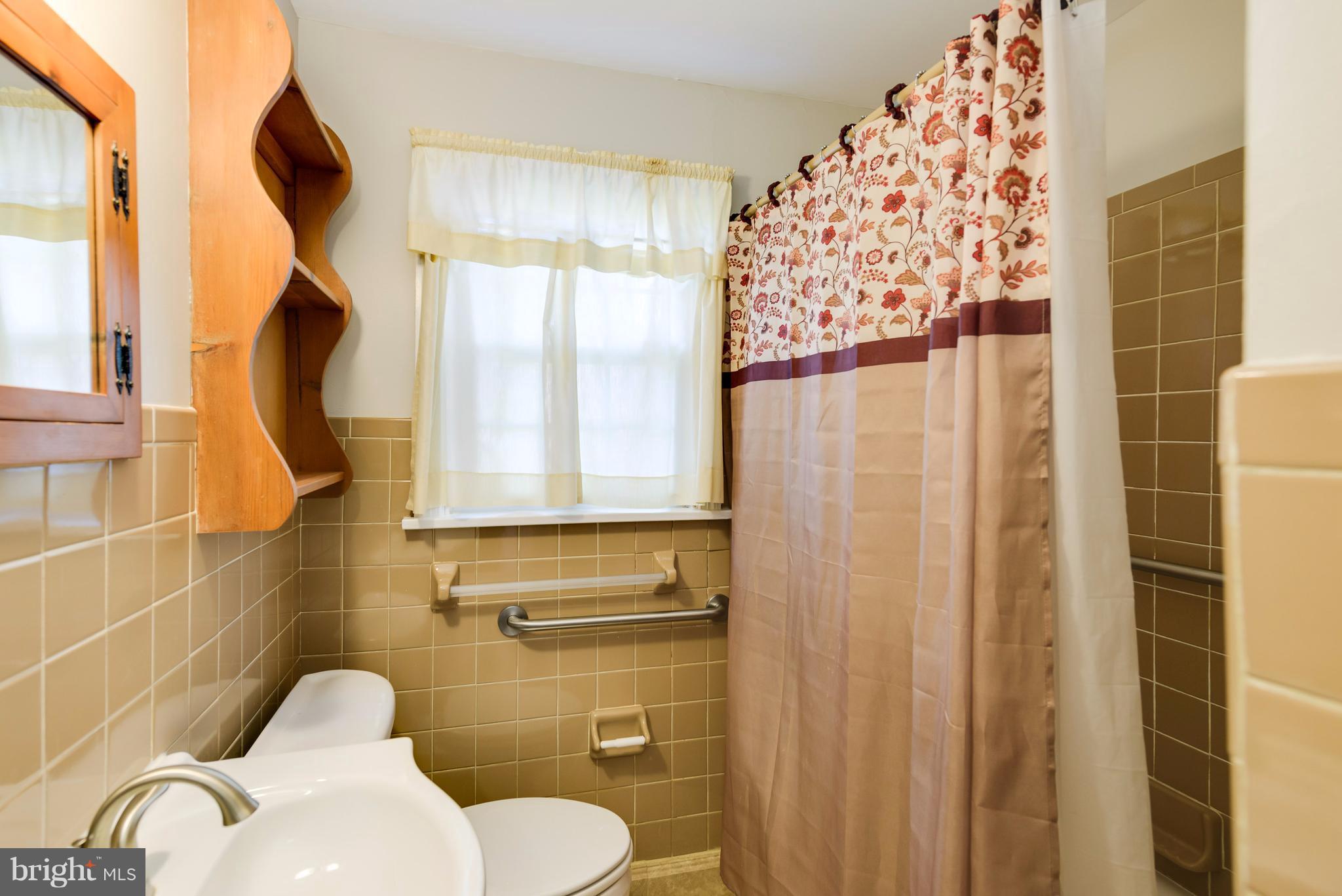 2807 Munson Street Silver Spring, MD 20902 - Photo 17 of 30 Updated full bath with tile on main level