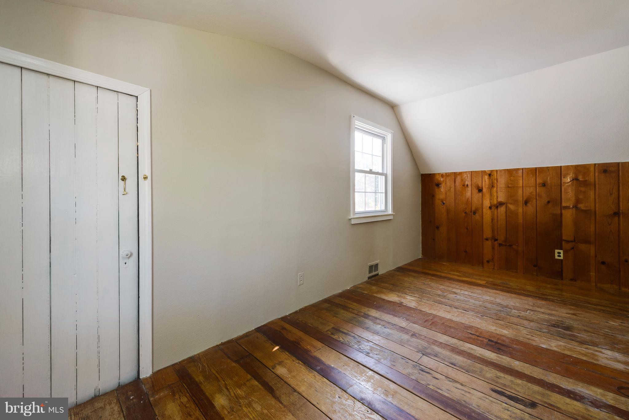 2807 Munson Street Silver Spring, MD 20902 - Photo 21 of 30 Upper level seating area and storage