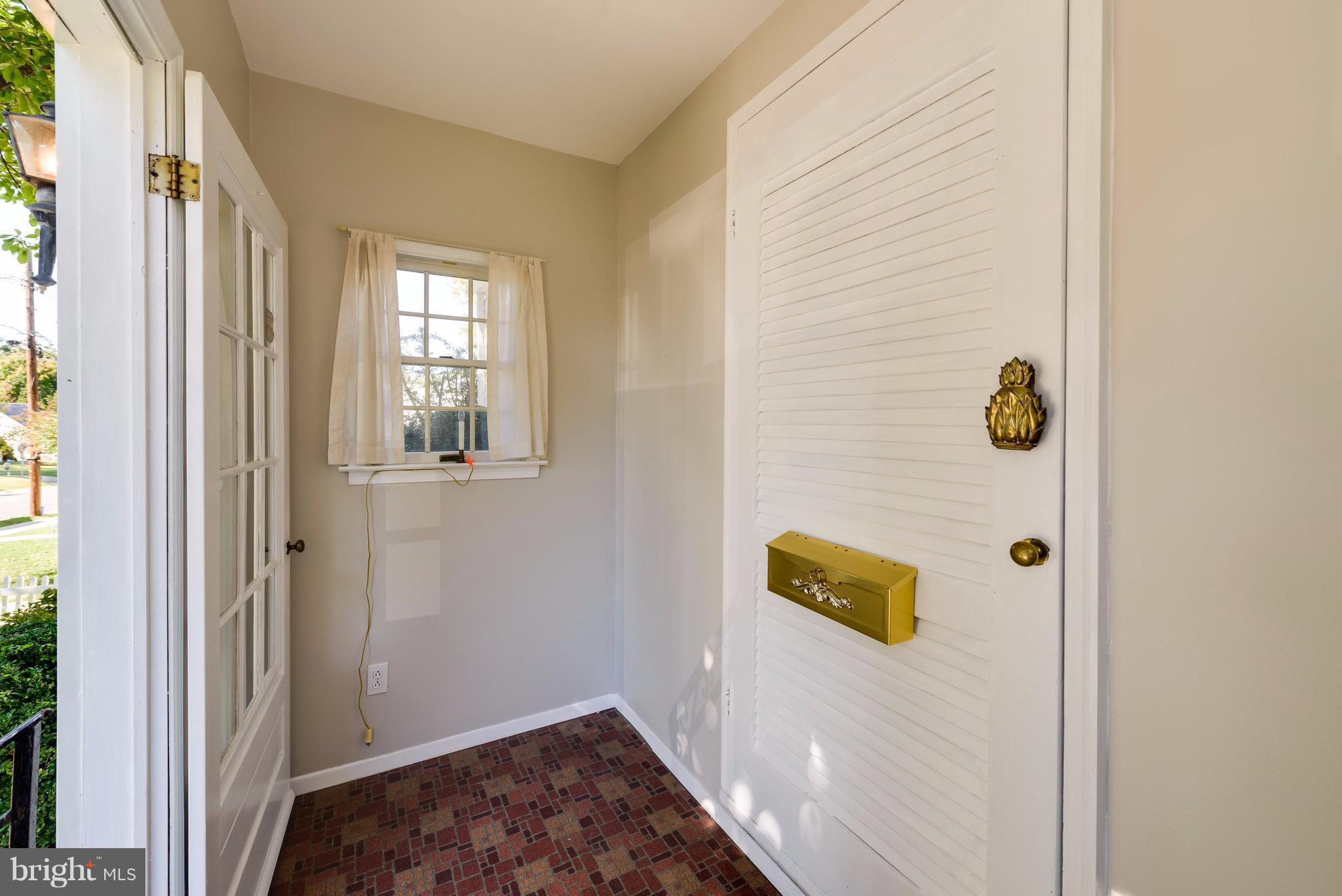 2807 Munson Street Silver Spring, MD 20902 - Photo 4 of 30 Charming vestibule keeps you dry