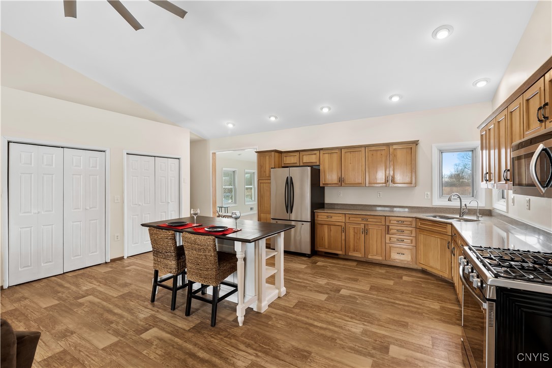 7893 Webster Lane Sennett, NY 13021 - Photo 12 of 37 Island and stools convey