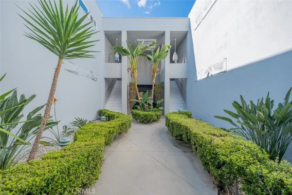 $3,600 | 432 South Sierra Madre Boulevard, Unit 1, Pasadena, CA 91107