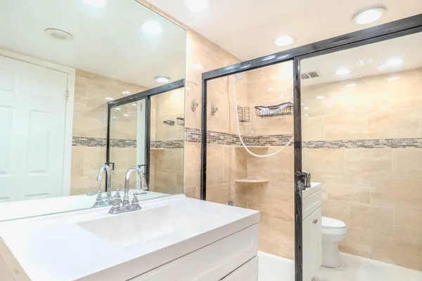 $1,800 | 3760 Inverrary Drive, Unit 3M, Lauderhill, FL 33319