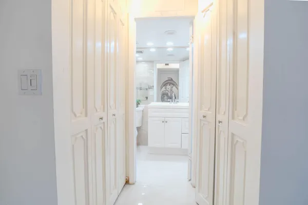 $1,800 | 3760 Inverrary Drive, Unit 3M, Lauderhill, FL 33319