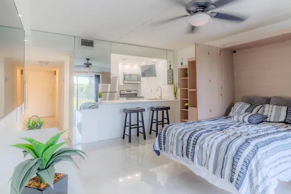 $1,800 | 3760 Inverrary Drive, Unit 3M, Lauderhill, FL 33319