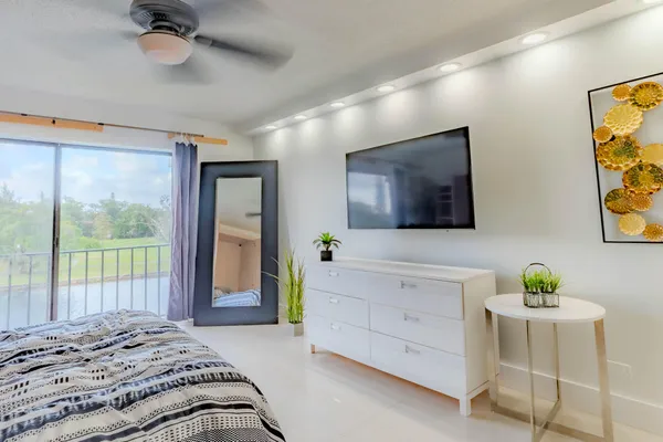 $1,800 | 3760 Inverrary Drive, Unit 3M, Lauderhill, FL 33319