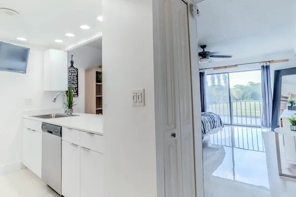 $1,800 | 3760 Inverrary Drive, Unit 3M, Lauderhill, FL 33319