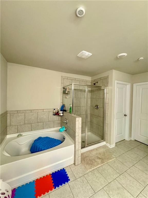 2188 Justify Lane, Unit 40 Lithonia, GA 30058 - Photo 16 of 21 a bathroom with a tub shower sink and a mirror