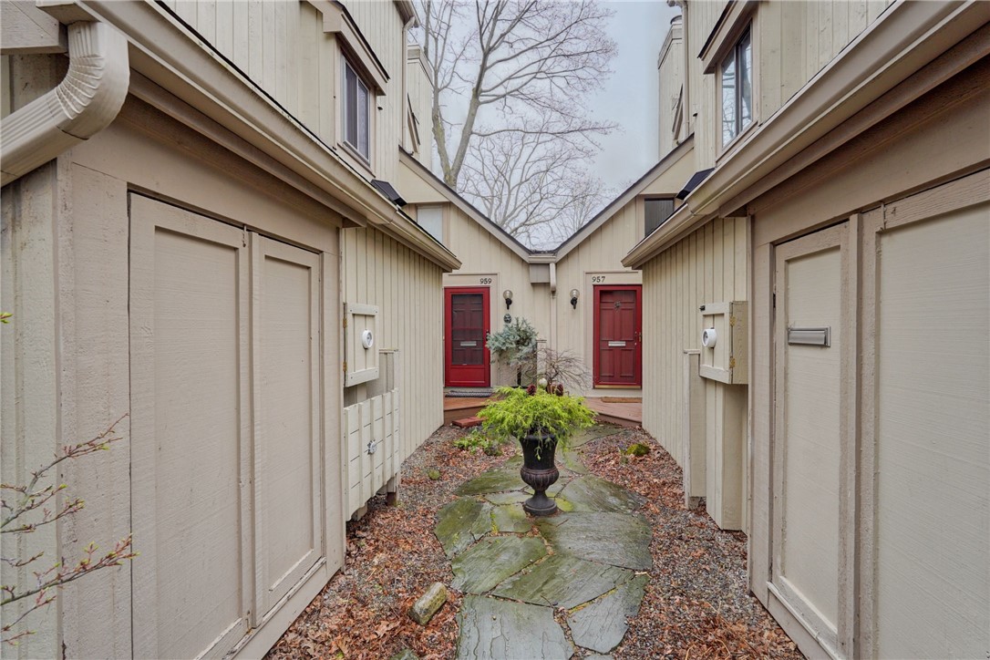 959 East Avenue Rochester, NY 14607 - Photo 2 of 49