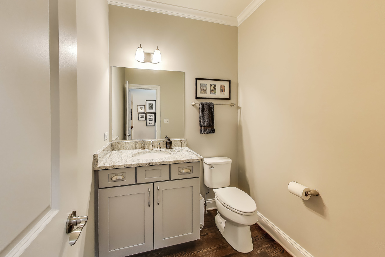 557 North Myrtle Avenue Elmhurst, IL 60126 - Photo 15 of 33 a bathroom with a toilet a sink and mirror