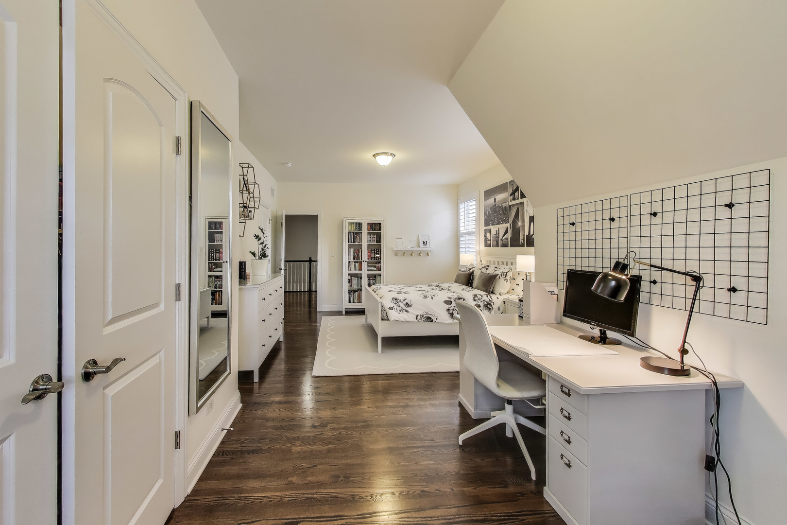 557 North Myrtle Avenue Elmhurst, IL 60126 - Photo 24 of 33 a view of livingroom with furniture and wooden floor