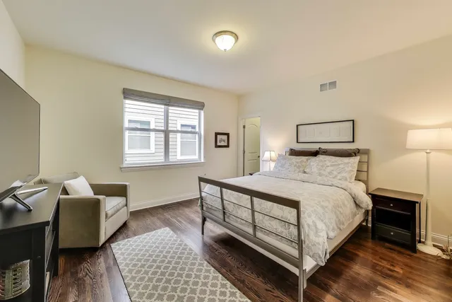 $1,199,900 | 557 North Myrtle Avenue, Elmhurst, IL 60126