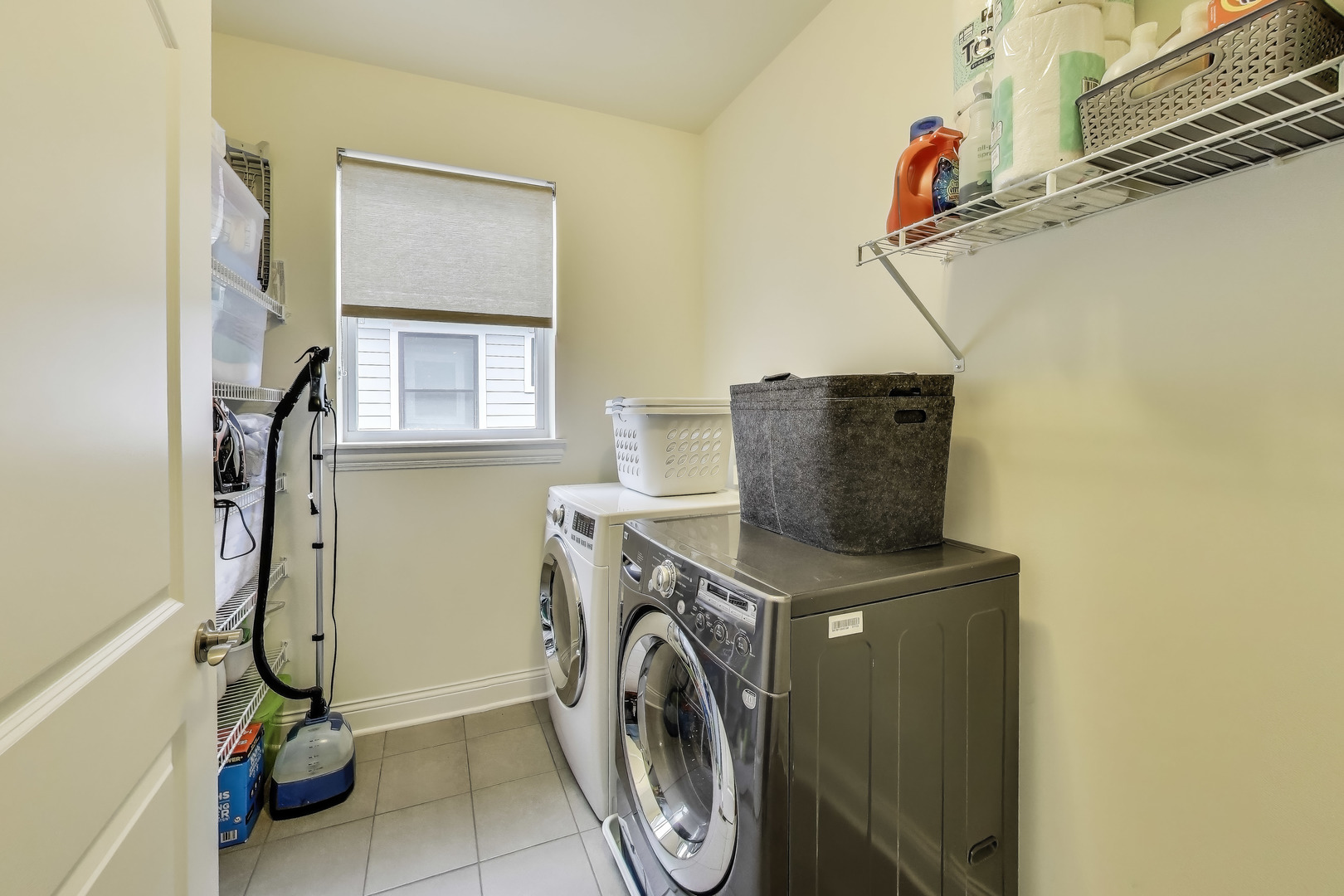 557 North Myrtle Avenue Elmhurst, IL 60126 - Photo 31 of 33 a utility room with dryer and washer