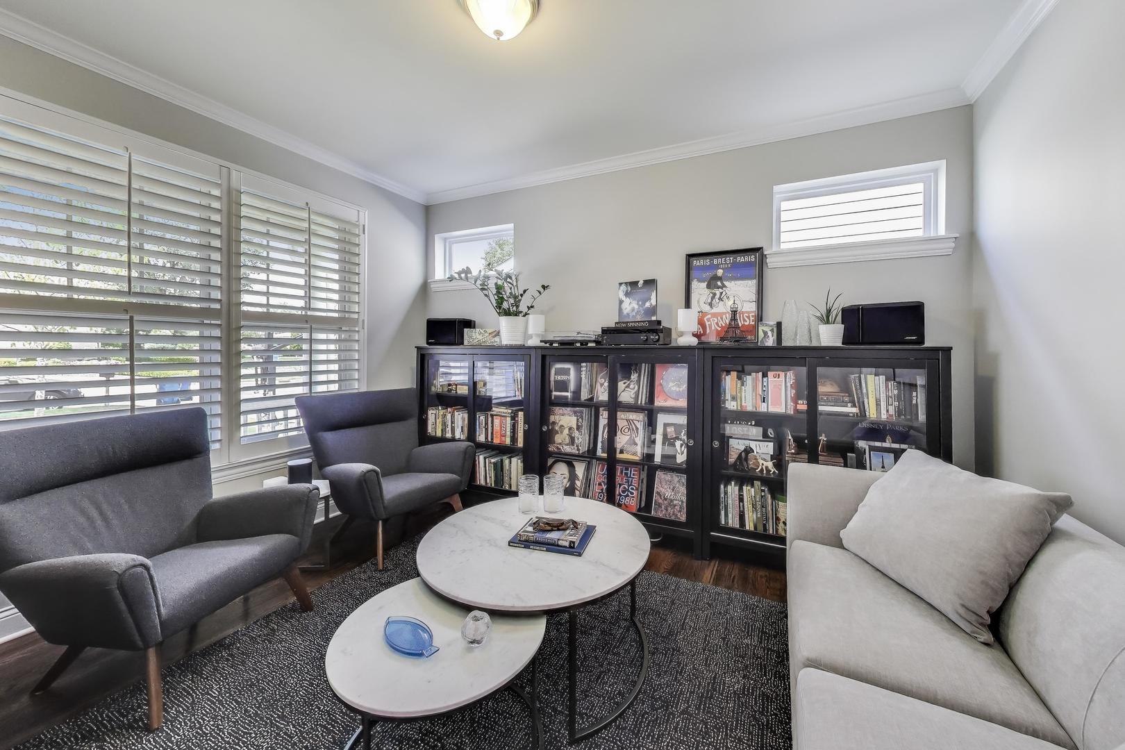 557 North Myrtle Avenue Elmhurst, IL 60126 - Photo 4 of 33 a living room with furniture and a window