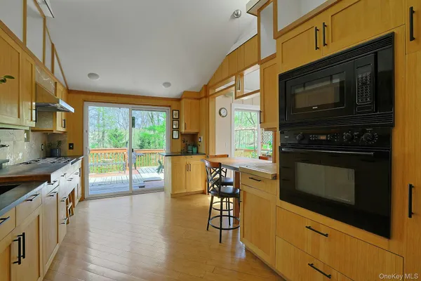 $758,888 | 136 Furnace Woods Road, Cortlandt Manor, NY 10567