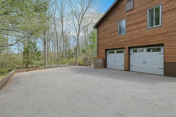 $758,888 | 136 Furnace Woods Road, Cortlandt Manor, NY 10567