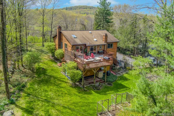 $758,888 | 136 Furnace Woods Road, Cortlandt Manor, NY 10567