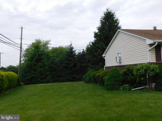 7521 Columbine Road Macungie, PA 18062 - Photo 2 of 18 Exterior Side