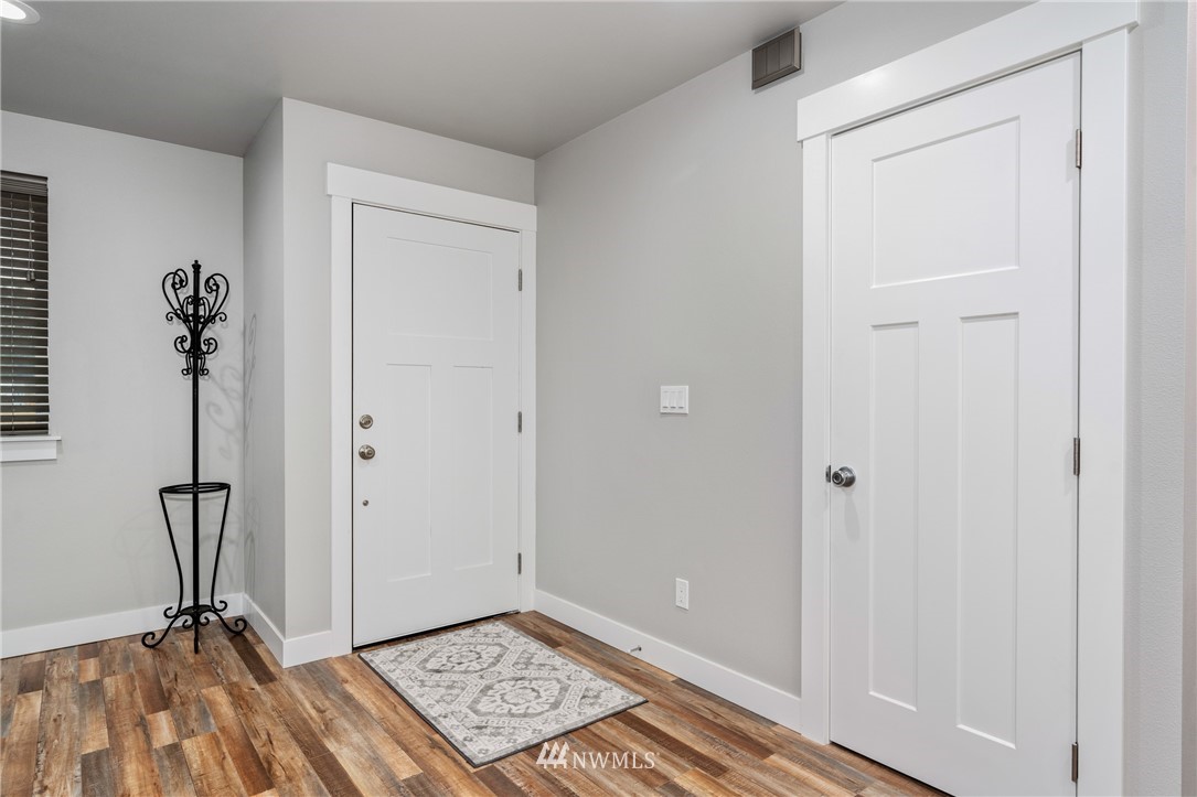 19005 Ivan Street Southwest Rochester, WA 98579 - Photo 5 of 27