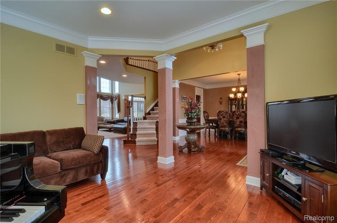 2287 Andover Boulevard Rochester, MI 48306 - Photo 8 of 40 Living_Room_2nd_View.jpg