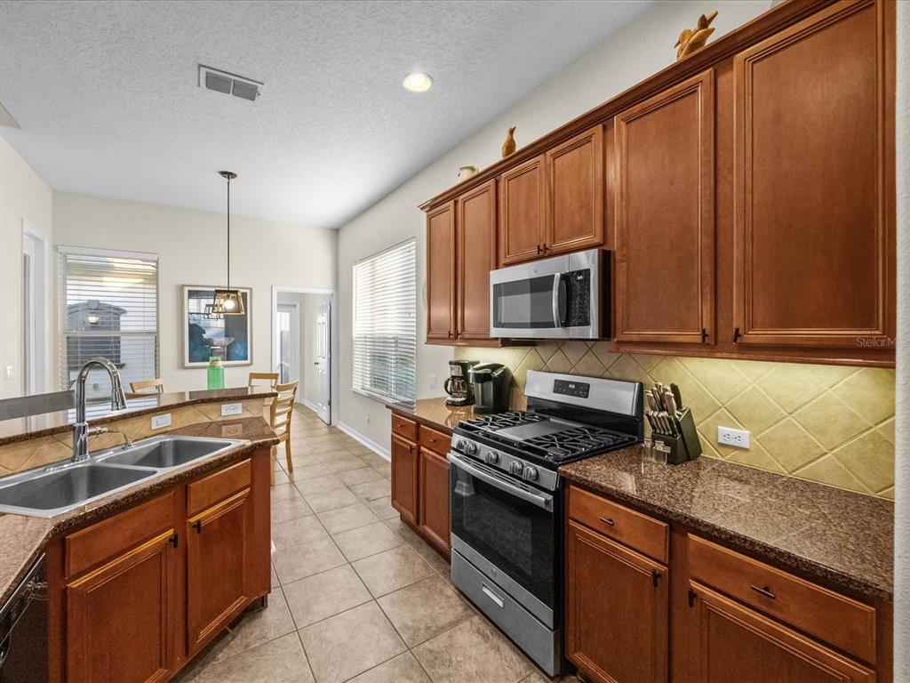 1229 Molona Street Reunion, FL 34747 - Photo 9 of 42