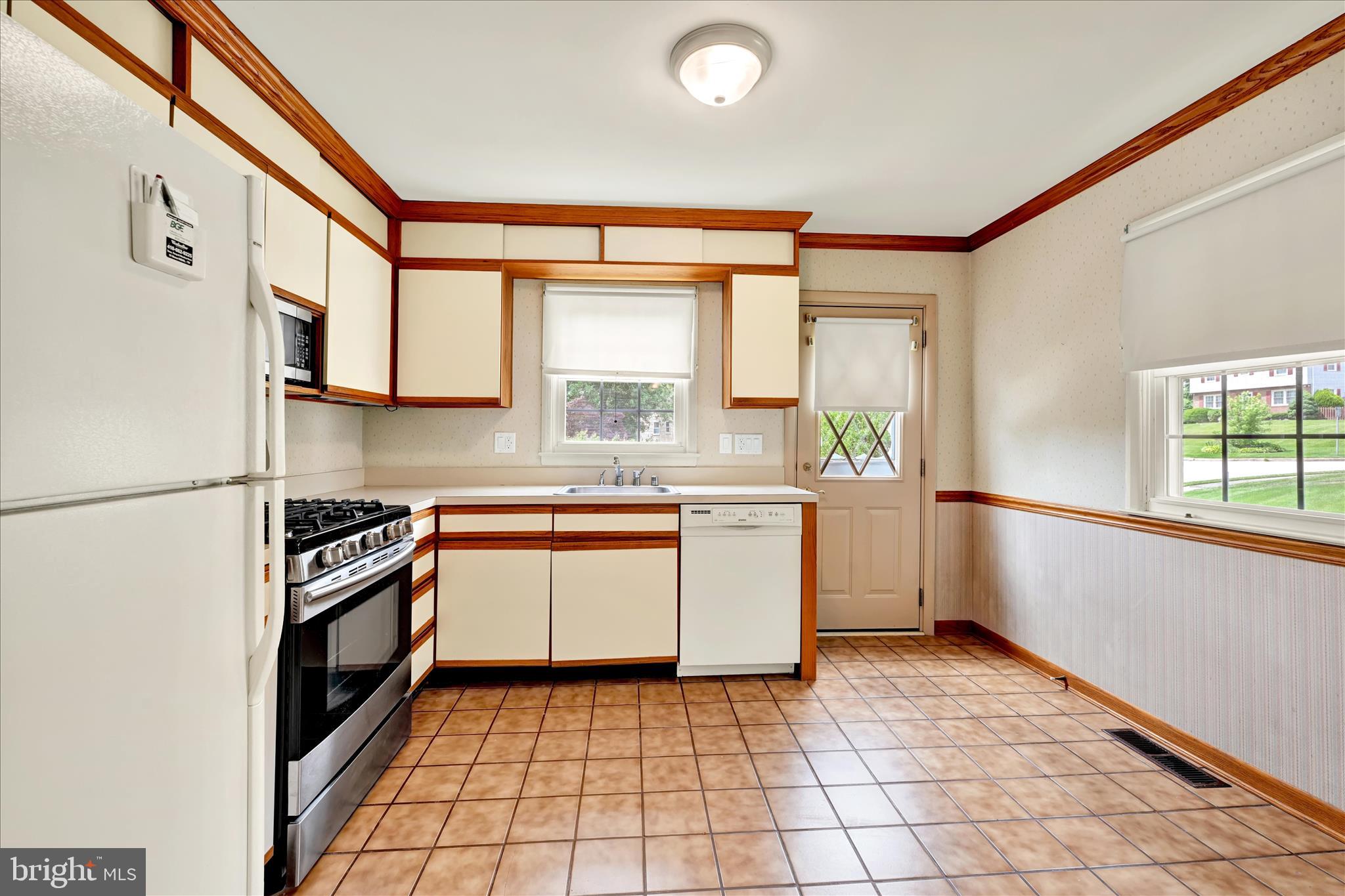 4700 Ebenezer Road Nottingham, MD 21236 - Photo 10 of 39 Kitchen