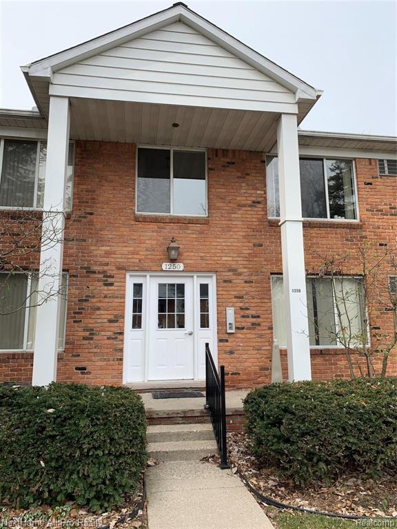 1252 East West Maple Road, Unit 5 Walled Lake, MI 48390 - Photo 1 of 19