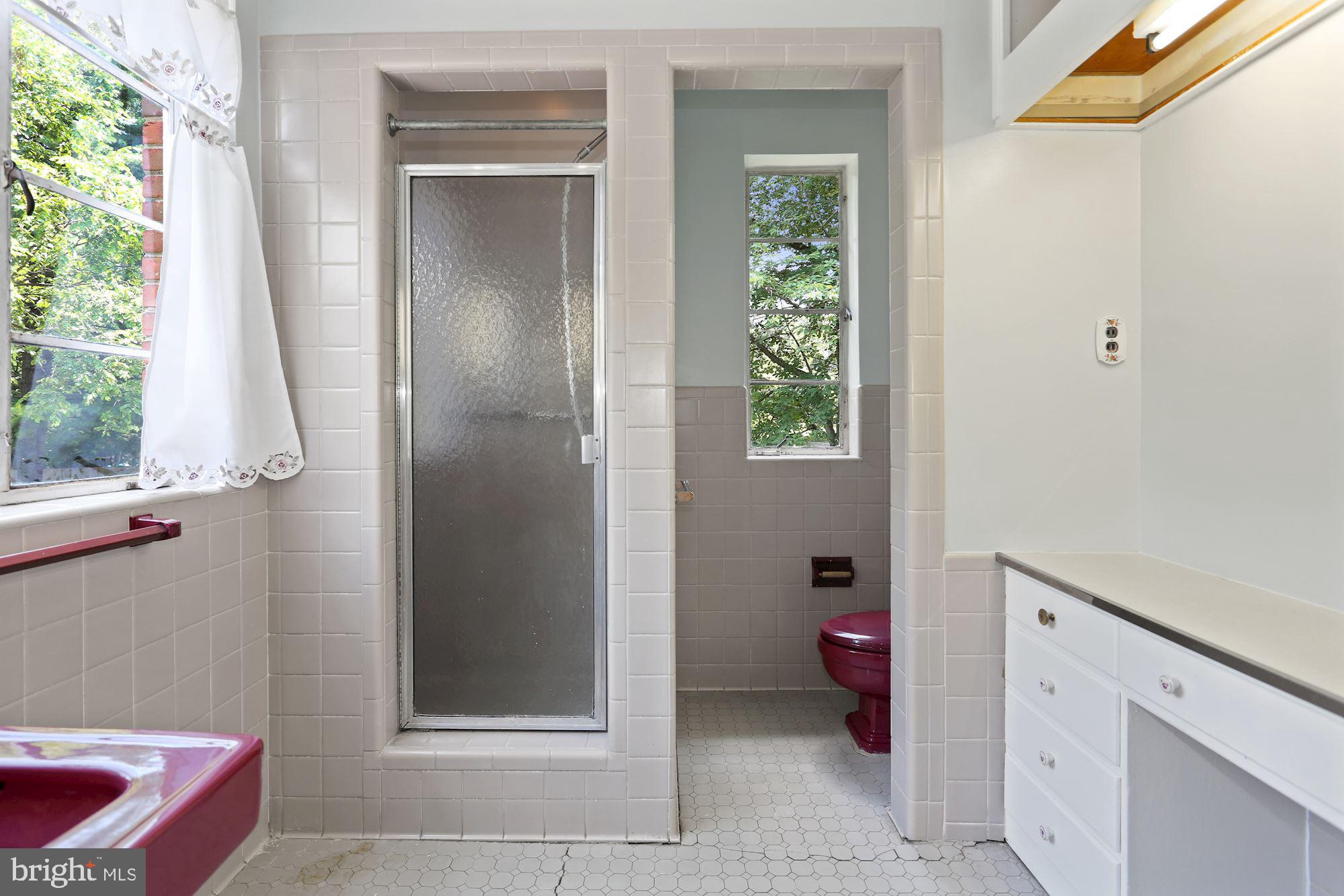 7900 Glendale Road Chevy Chase, MD 20815 - Photo 12 of 32 Primary bath