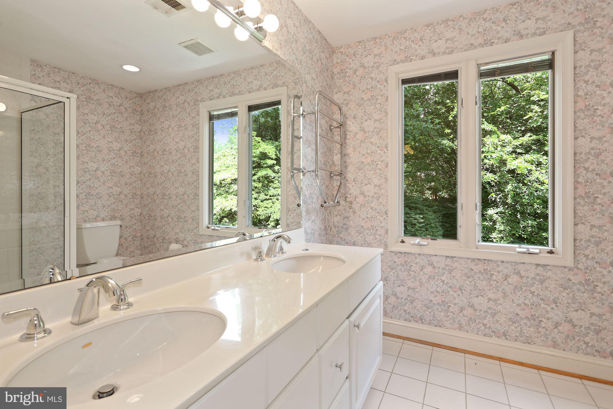 7900 Glendale Road Chevy Chase, MD 20815 - Photo 20 of 32 Upper level full bath