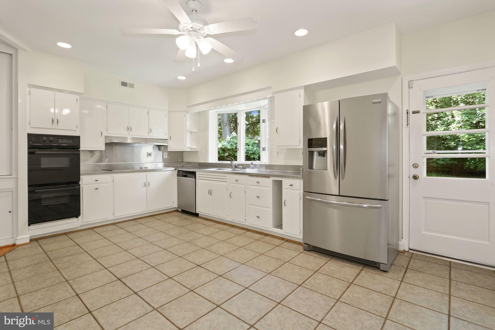 7900 Glendale Road Chevy Chase, MD 20815 - Photo 9 of 32 Kitchen