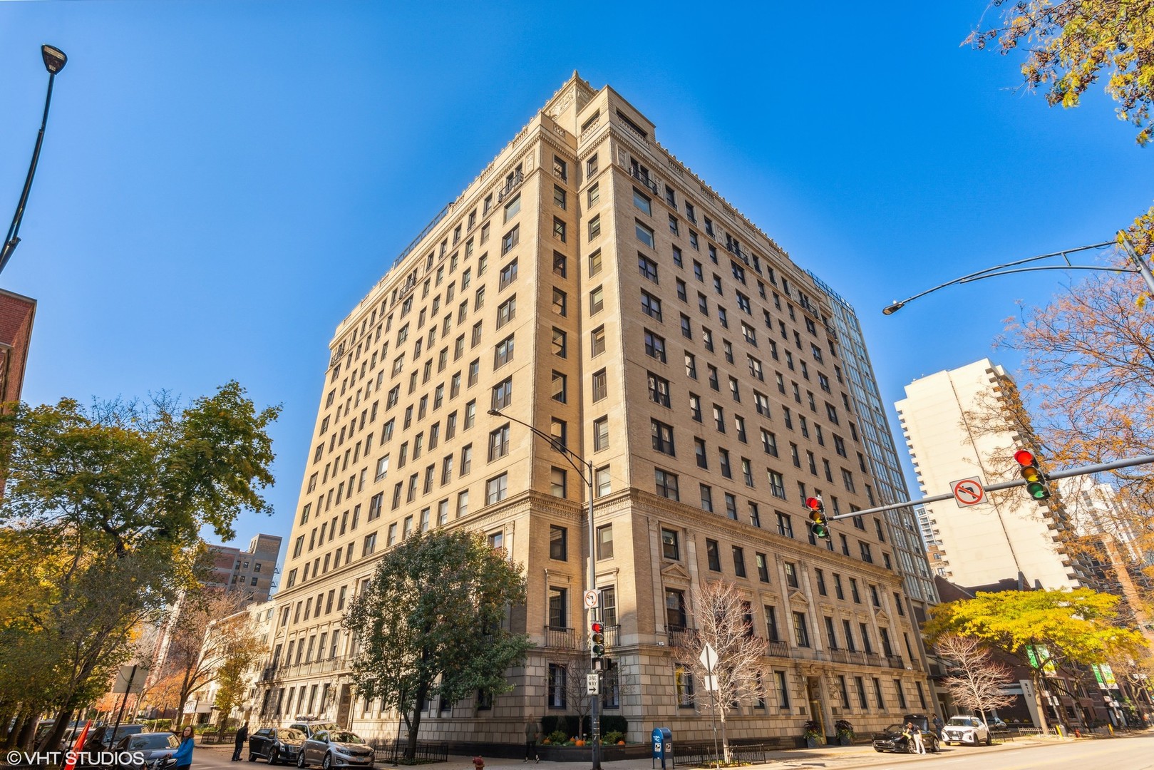 3100 North Sheridan Road, Unit 1C Chicago, IL 60657 - Photo 1 of 27 a view of a large building