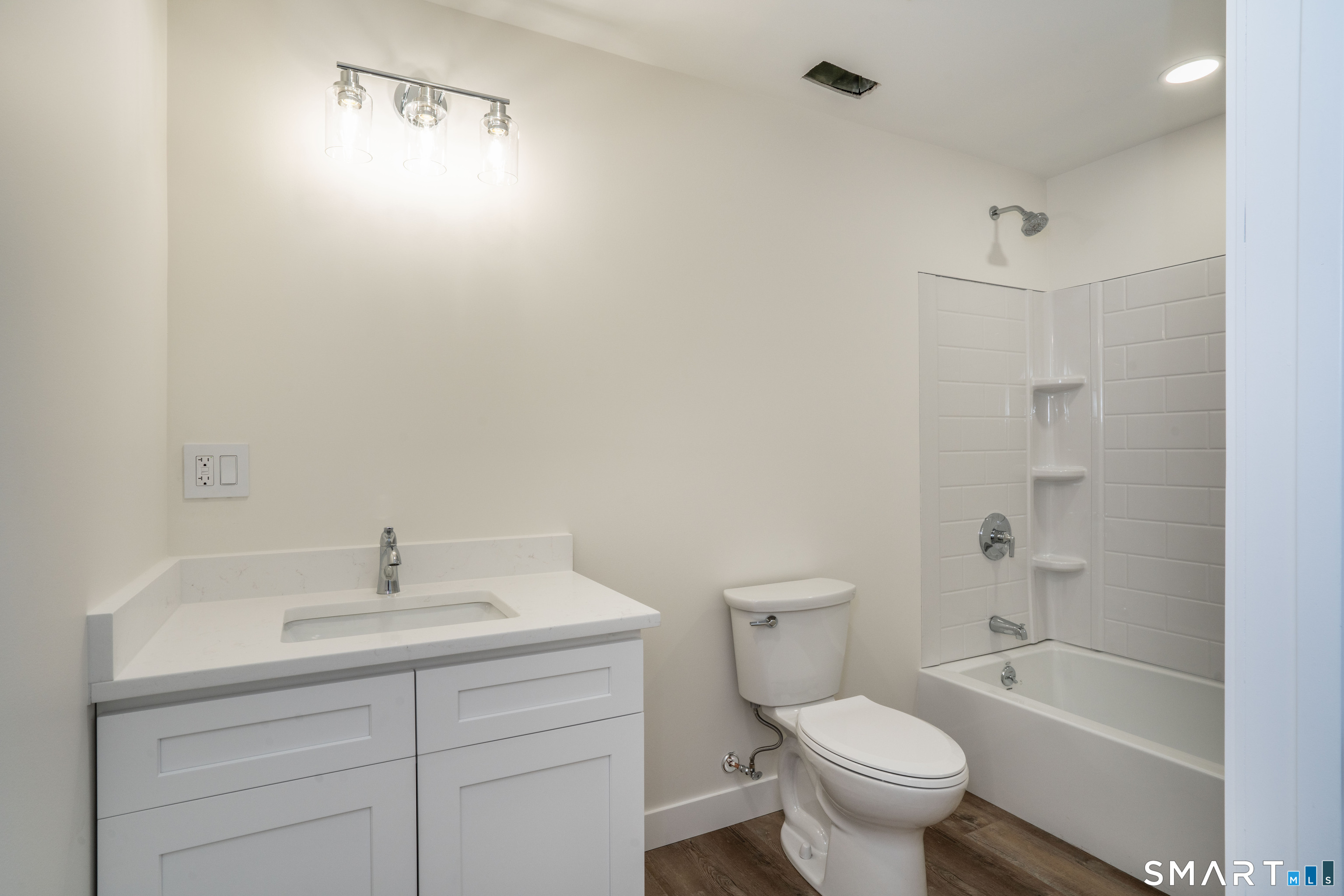 390 Carroll Avenue Bridgeport, CT 06607 - Photo 13 of 16